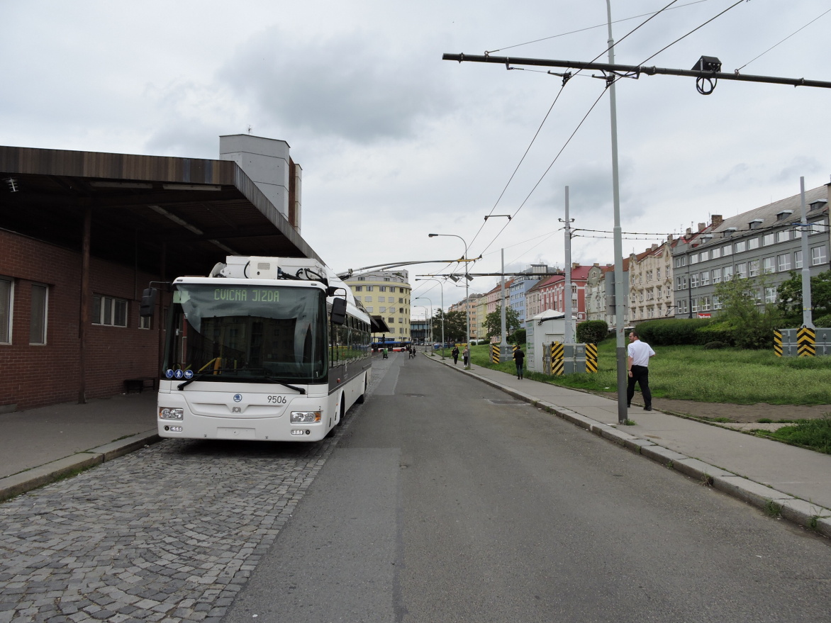 Прага, Škoda 30Tr SOR № 9506