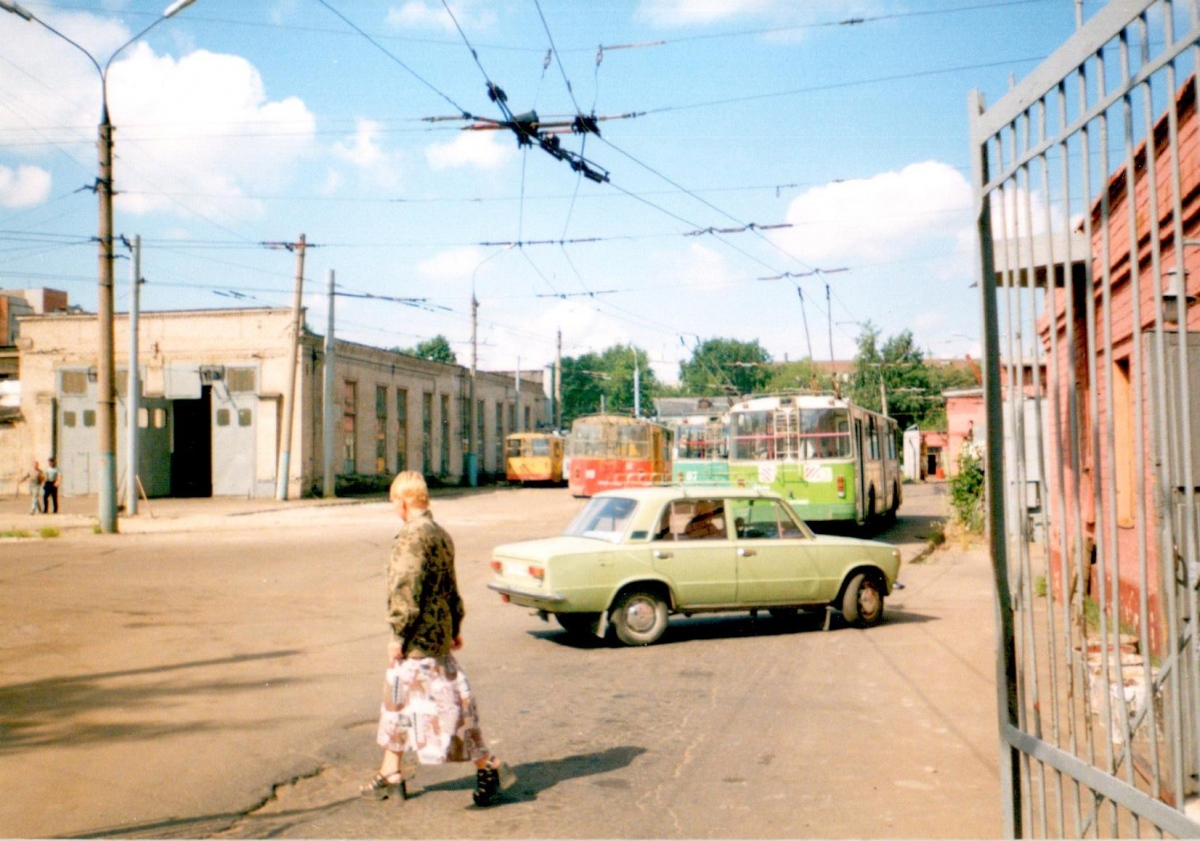 Ярославль, ЗиУ-682В-013 [В0В] № 10; Ярославль, ЗиУ-682Г-012 [Г0А] № 87; Ярославль, ЗиУ-682Г-012 [Г0А] № 36; Ярославль — Троллейбусное депо № 1