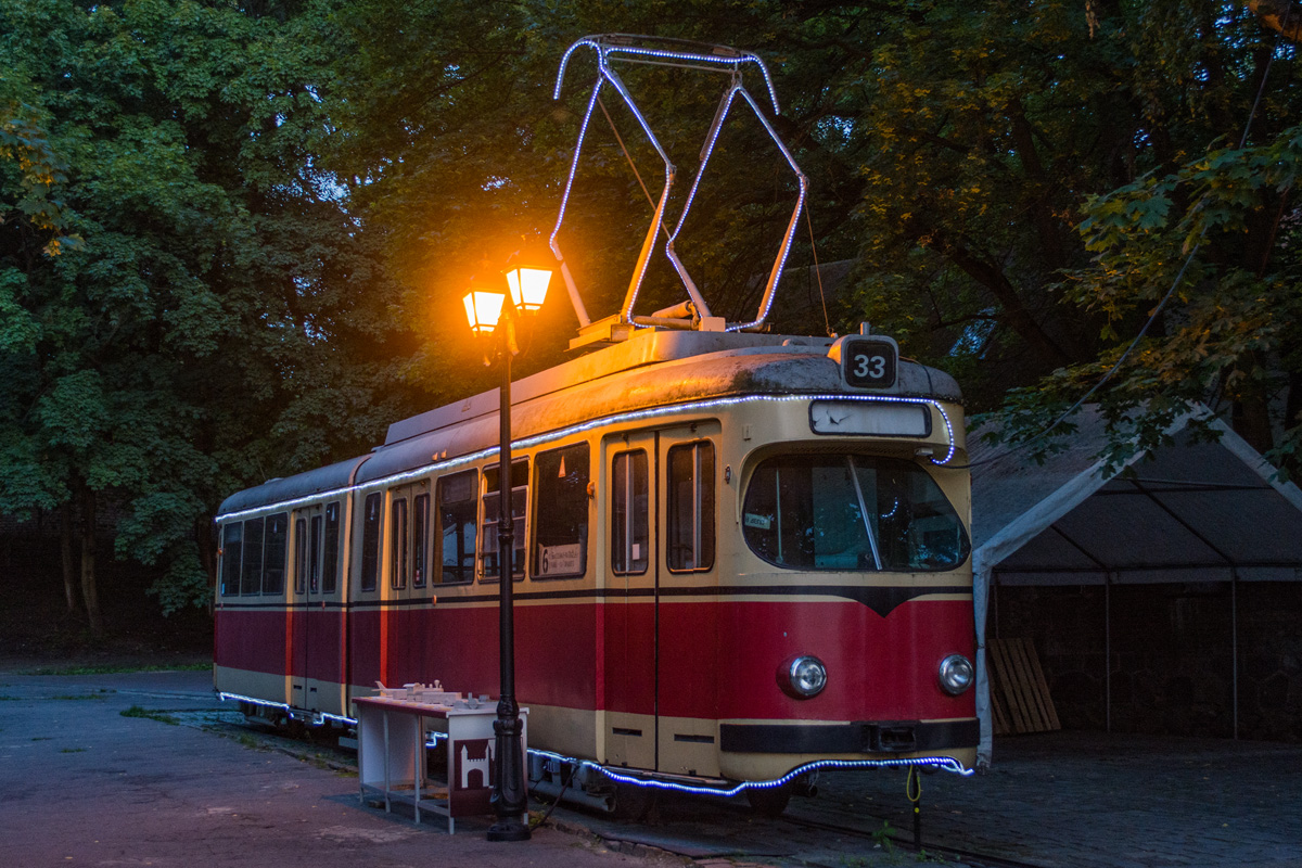 Kaliningrad, Duewag GT6 # 442; Kaliningrad — Friedland gate Museum Kaliningrad, Duewag GT6 # 442; Kaliningrad — Friedland gate Museum