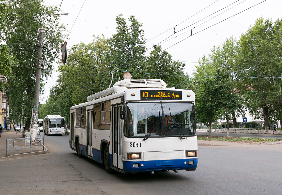 Уфа, БТЗ-52761Т № 2044