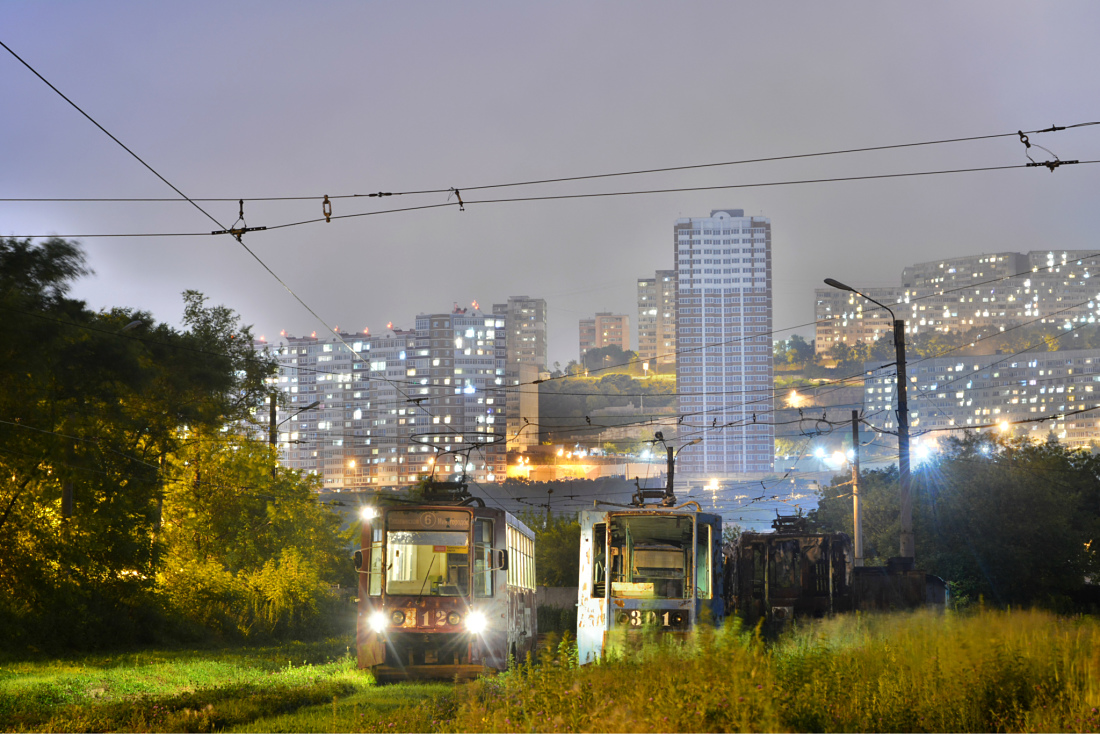 Vladivostok, 71-608K č. 312; Vladivostok, 71-608K č. 301; Vladivostok — Tram graveyard