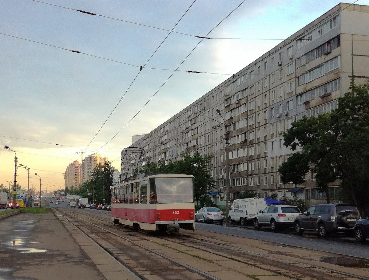 Киев, Tatra T6B5SU № 303