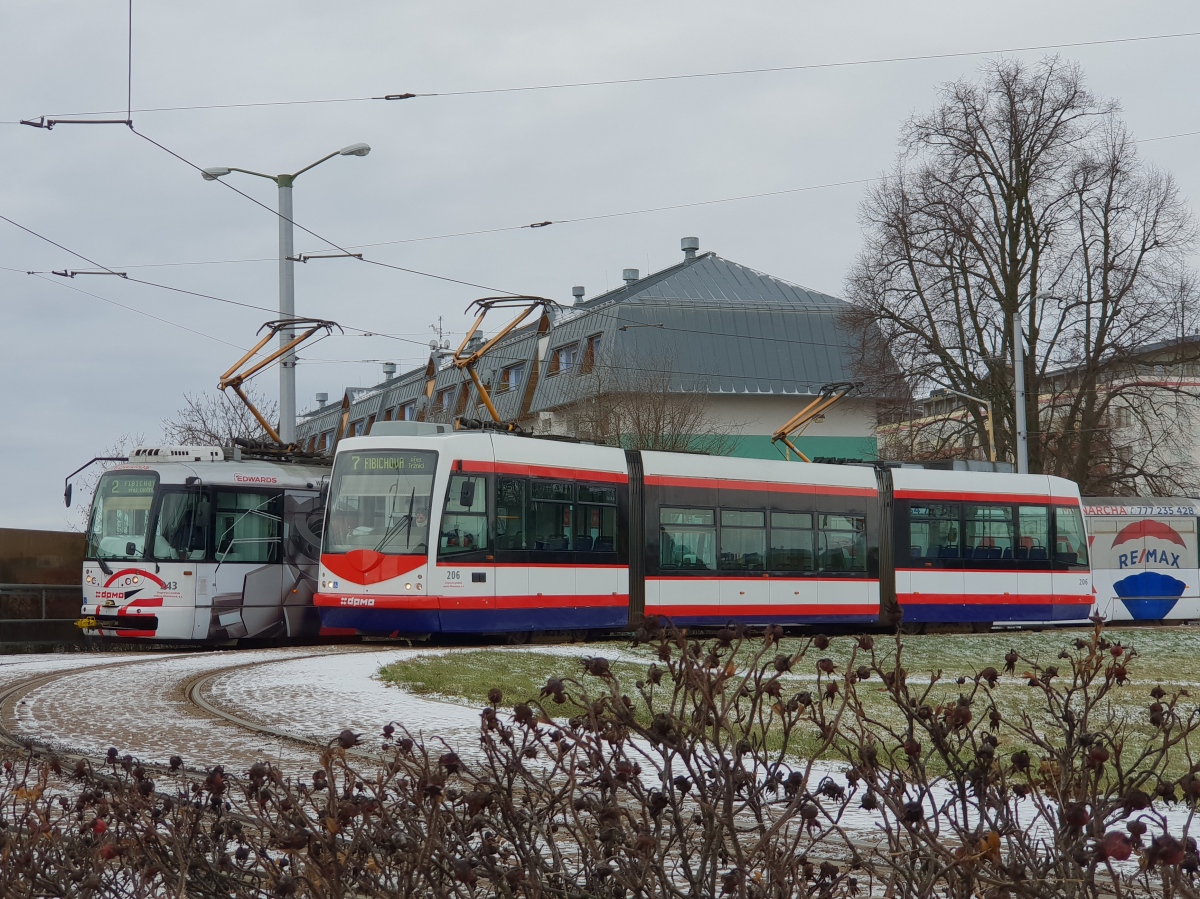 Оломоуц, Inekon 01 Trio № 206; Оломоуц, Vario LFR.S № 243