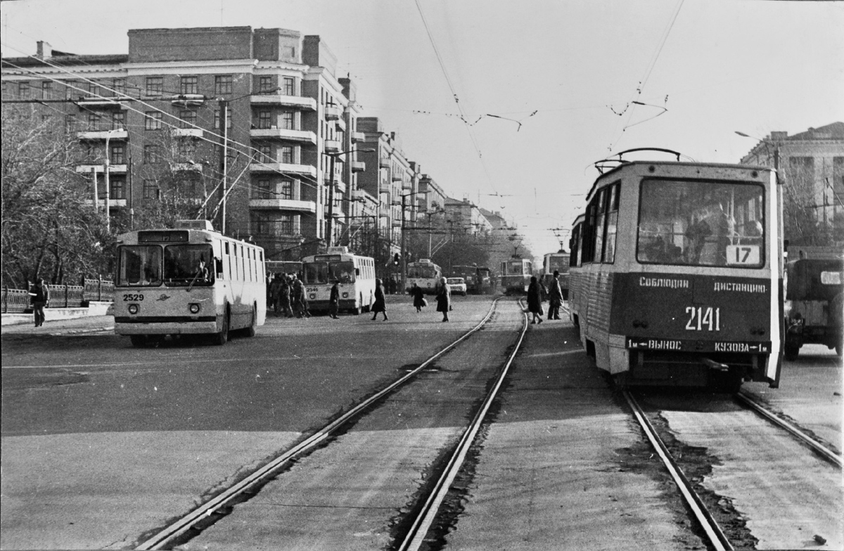 Челябінськ, ЗиУ-682В № 2529; Челябінськ, ЗиУ-682В № 2546; Челябінськ, 71-605 (КТМ-5М3) № 2141; Челябінськ — Исторические фотографии Челябінськ, ЗиУ-682В № 2529; Челябінськ, ЗиУ-682В № 2546; Челябінськ, 71-605 (КТМ-5М3) № 2141; Челябінськ — Исторические фотографии