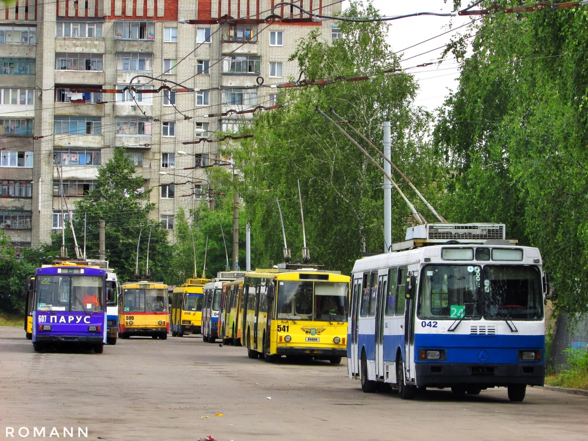 Львов, ЛАЗ-52522 № 042