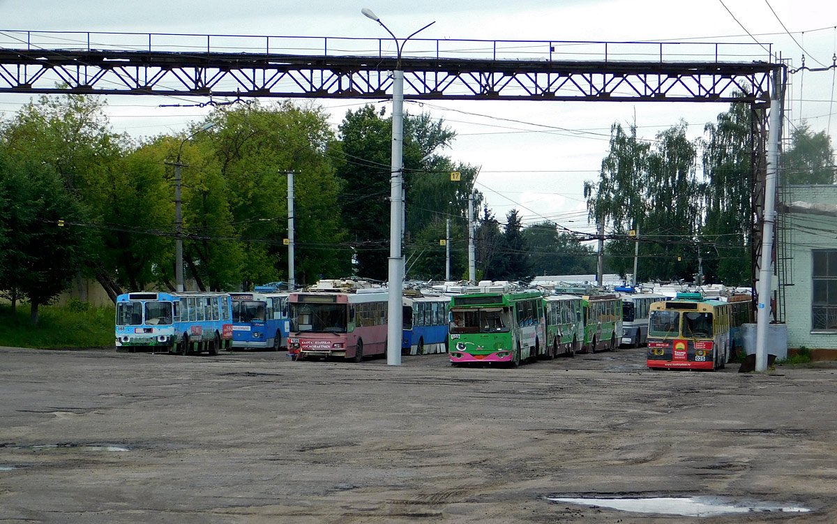 Калуга, ЗиУ-682Г-012 [Г0А] № 088; Калуга, Тролза-5275.03 «Оптима» № 135; Калуга, ЗиУ-682Г-016.02 № 109; Калуга, ЗиУ-682В-012 [В0А] № 025; Калуга — Разные фотографии