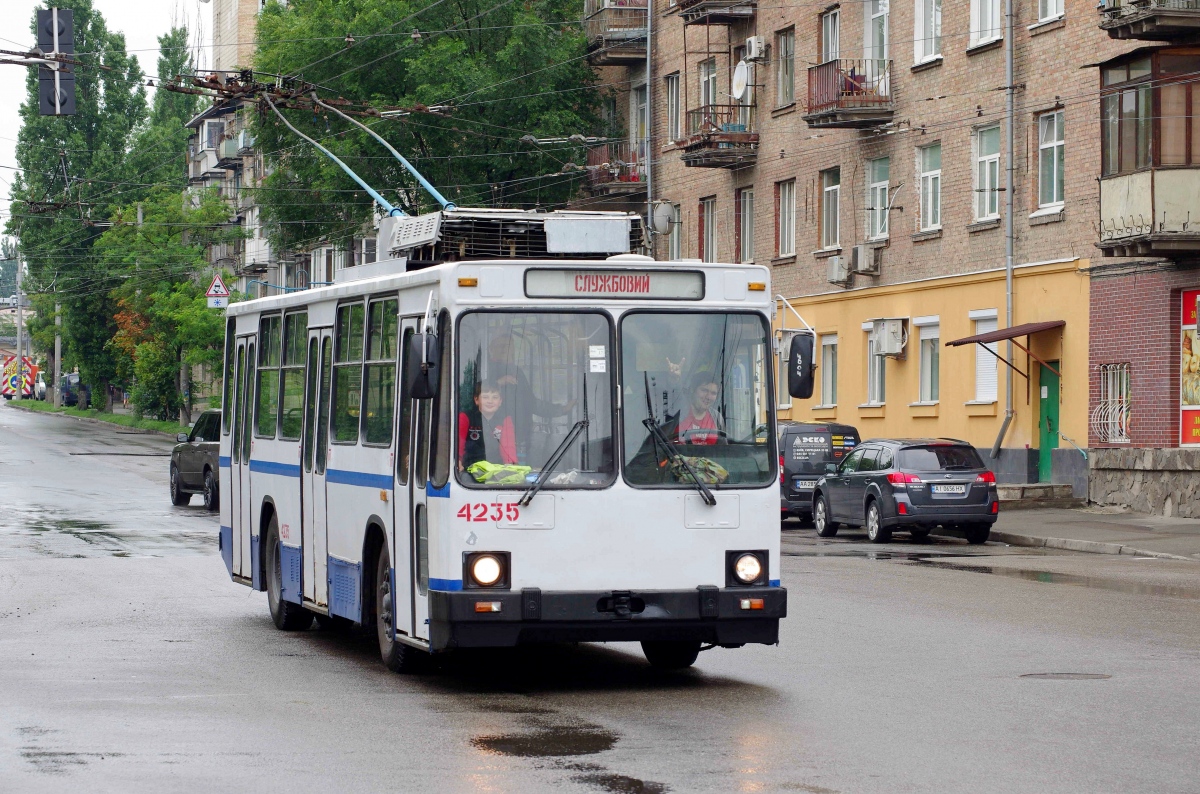 Киев, ЮМЗ Т2 № 4235 Киев, ЮМЗ Т2 № 4235
