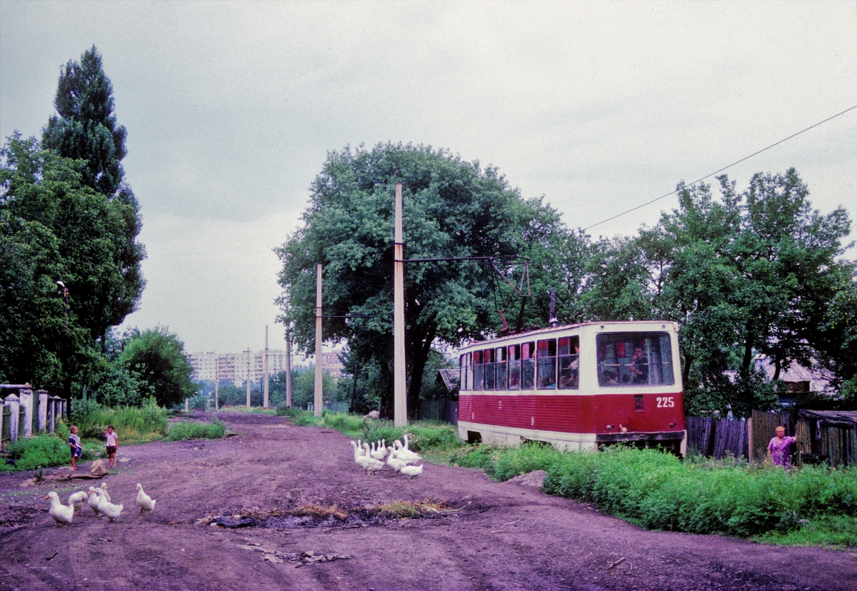 Makijivka, 71-605 (KTM-5M3) Br. 225; Makijivka — Photos by David Pearson — 11-14.08.1993; Transport and animals