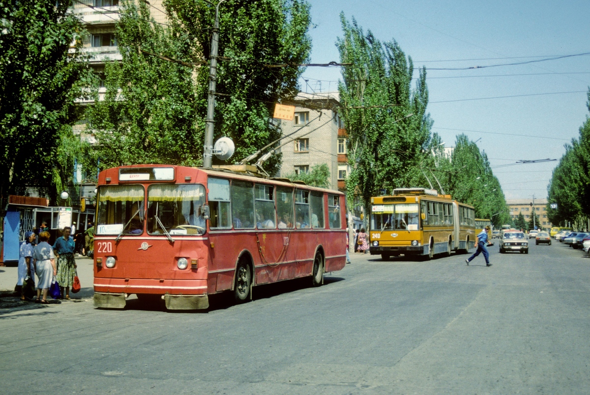 Макеевка, ЗиУ-682В-012 [В0А] № 220; Макеевка, ЮМЗ Т1 № 240; Макеевка — Фотографии Дэвида Пирсона — 11-14.08.1993