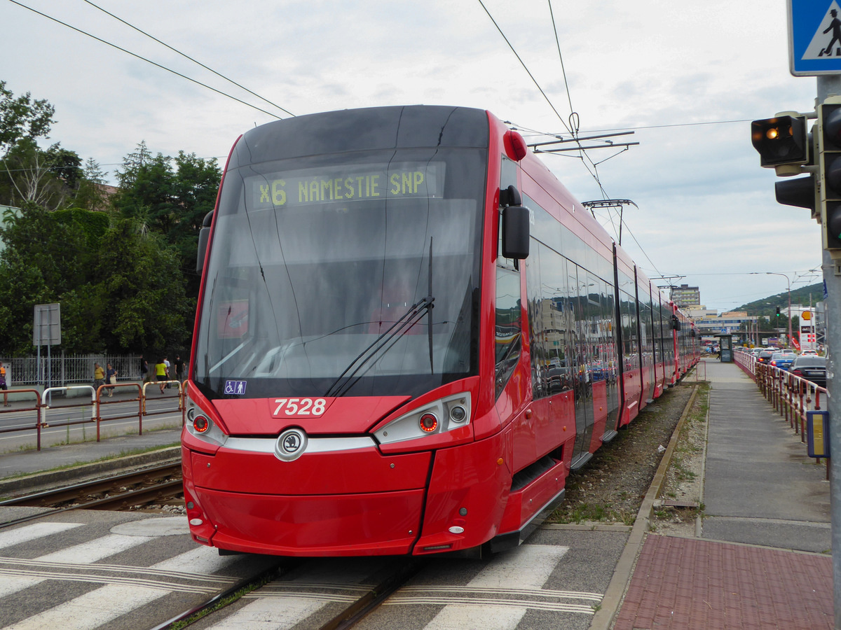Bratislava, Škoda 30T ForCity Plus č. 7528; Bratislava — Accidents