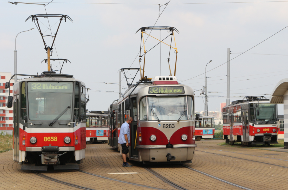 Прага, Tatra T6A5 № 8658; Прага, Tatra T3R.PLF № 8283; Прага, Tatra T6A5 № 8608