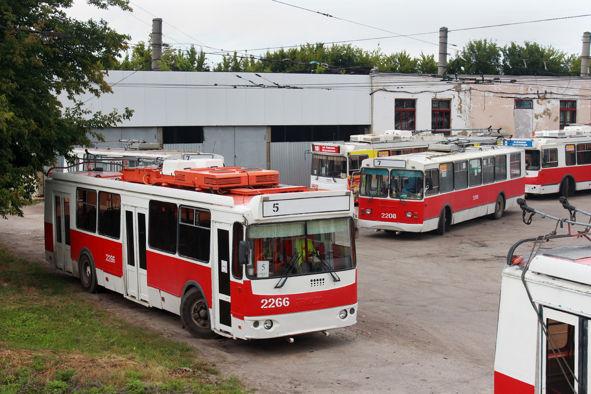 Saratov, ZiU-682G-016.02 Nr. 2266; Saratov, ZiU-682G-016 (012) Nr. 2208