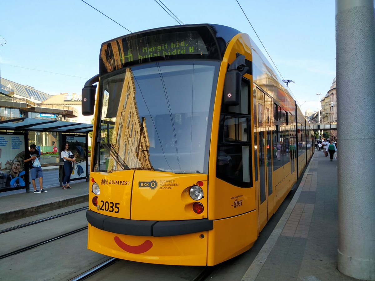 Budapest, Siemens Combino Supra NF12B Nr. 2035