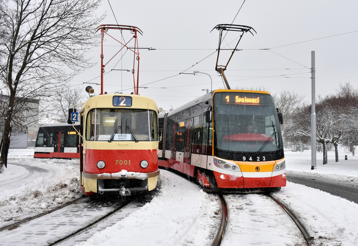 Прага, Tatra T3SU № 7001; Прага, Škoda 15T7 ForCity Alfa Praha № 9423