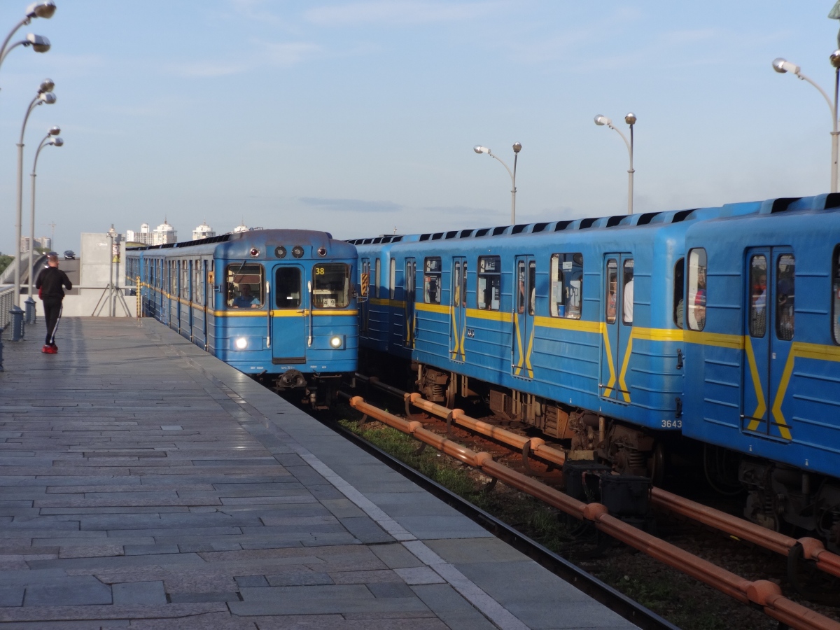 Киев, Ема-502 № 7191; Киев, Е-КМ-Пм (81-7081) № 3643