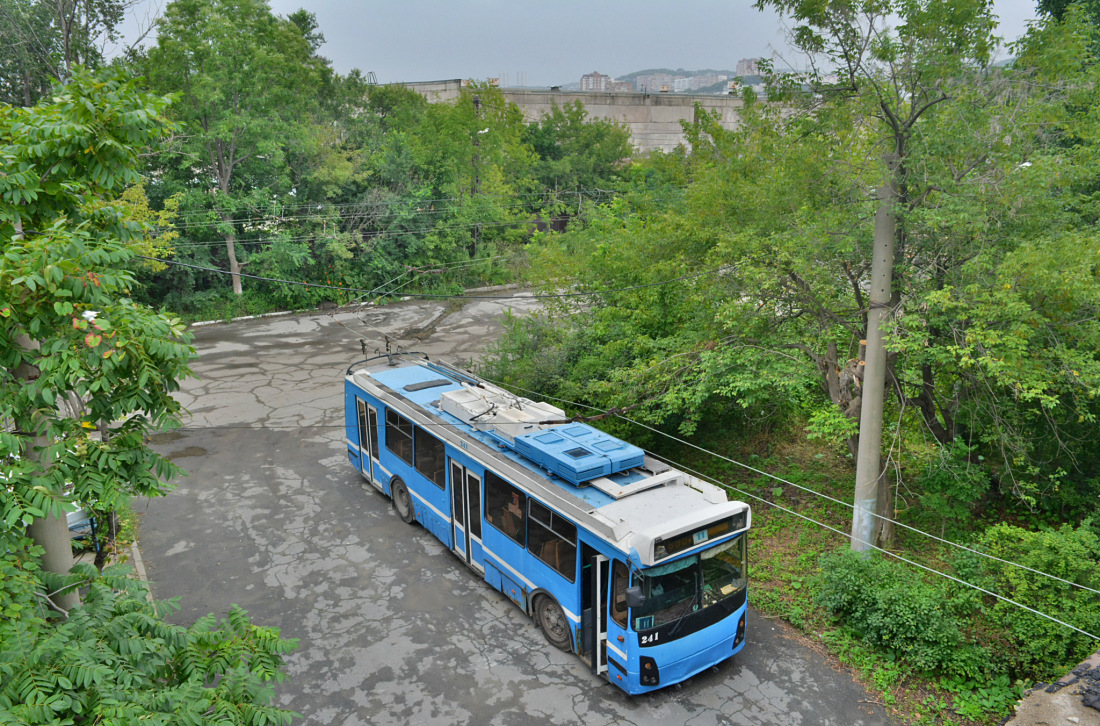 Владивосток, ЗиУ-682Г-016.02 № 241