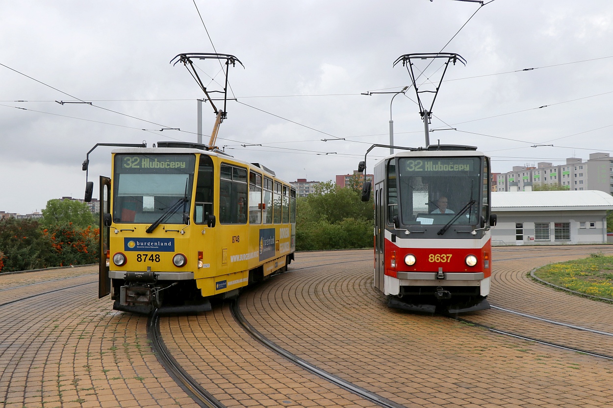 Praga, Tatra T6A5 Nr. 8748; Praga, Tatra T6A5 Nr. 8637