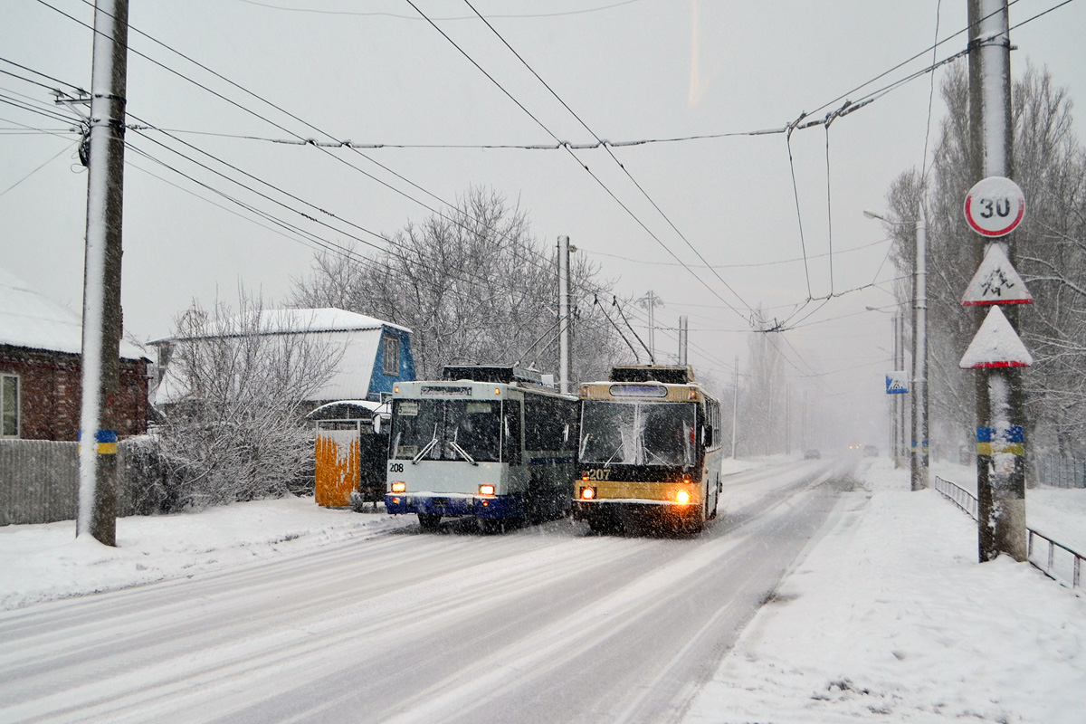 Бахмут, ЮМЗ Т2 № 207; Бахмут, ЮМЗ Т2 № 208