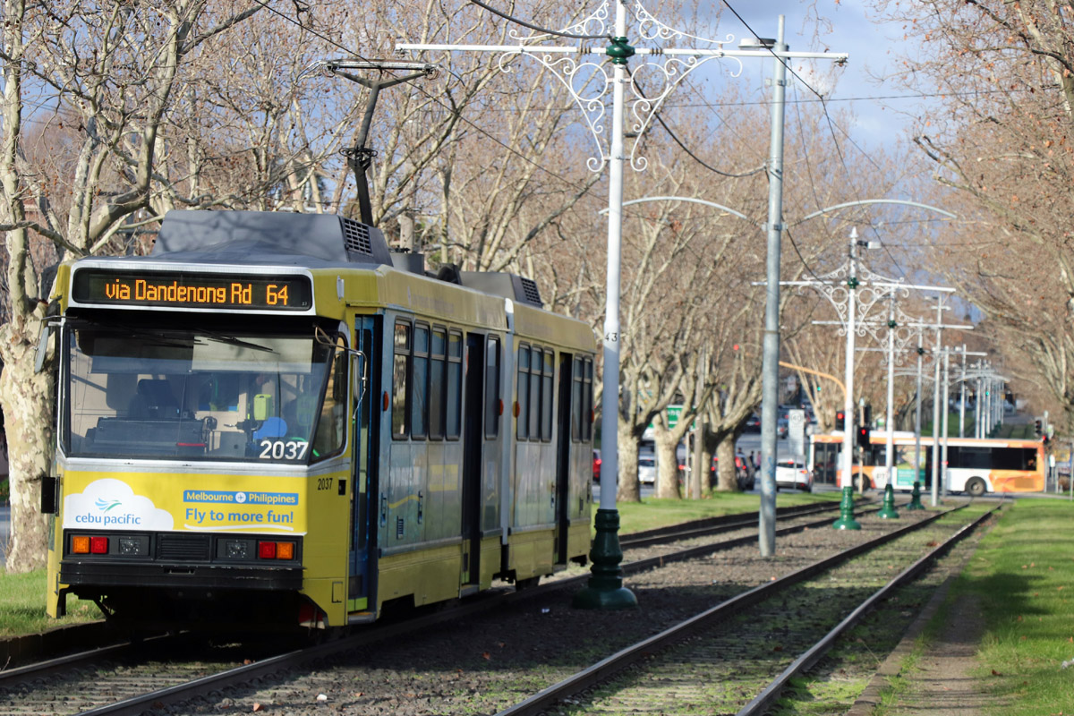Мельбурн, Comeng B2 Class № 2037