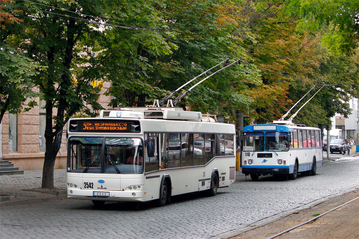 Днепр, Дніпро Т103 № 2542; Днепр, ЗиУ-682Г-016 (018) № 1140