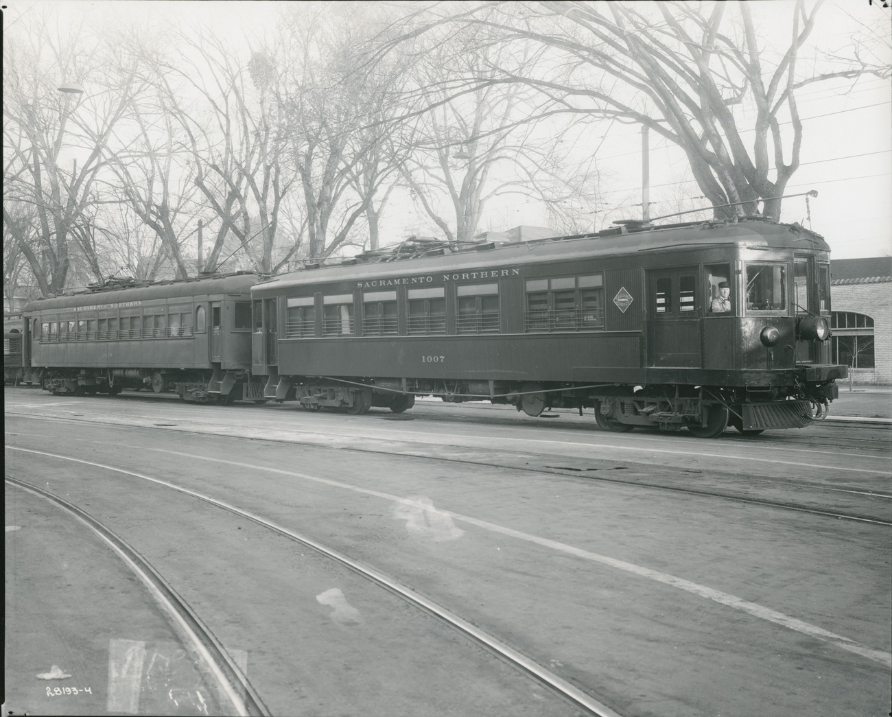 Sacramento, Hall Scott interurban motor car nr. 1018; Sacramento, Cincinnati interurban motor car nr. 1007