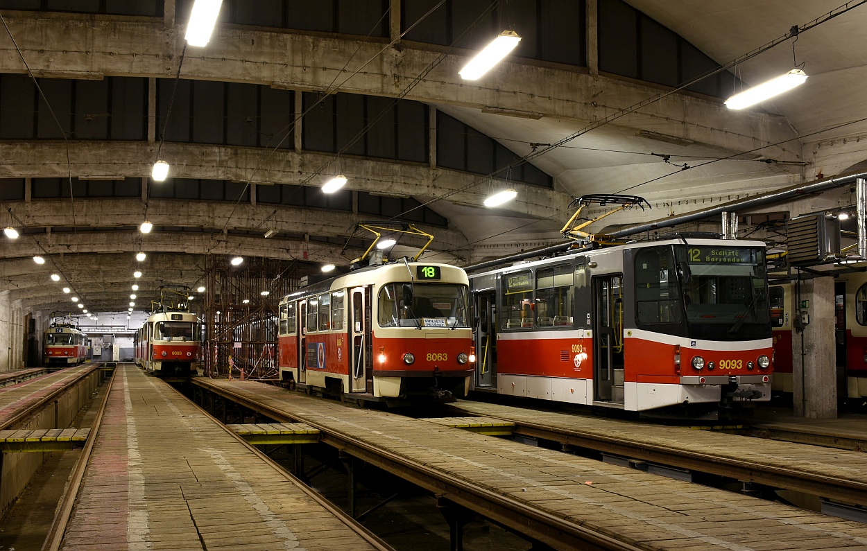 Прага, Tatra T3M2-DVC № 8063; Прага, Tatra KT8D5R.N2P № 9093 Прага, Tatra T3M2-DVC № 8063; Прага, Tatra KT8D5R.N2P № 9093