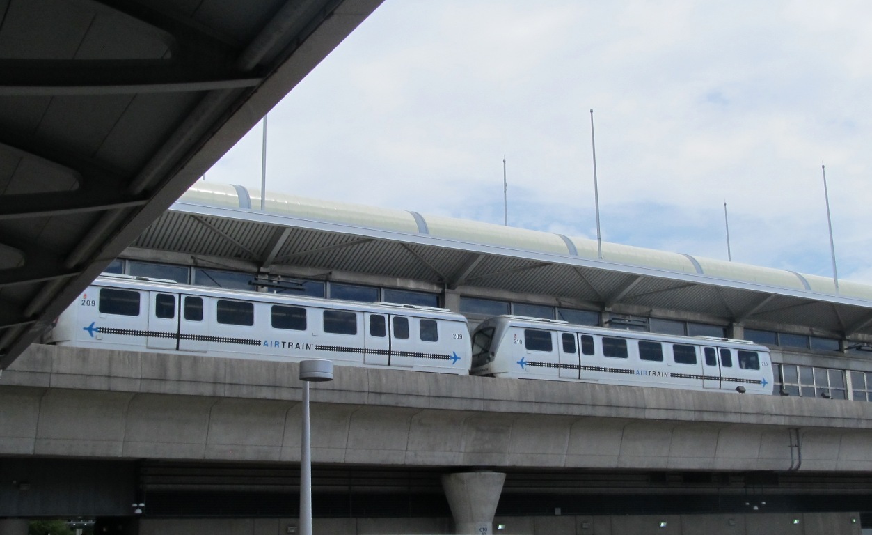 Нью-Йорк, Bombardier Innovia ART Mark II № 209; Нью-Йорк, Bombardier Innovia ART Mark II № 210; Нью-Йорк — AirTrain
