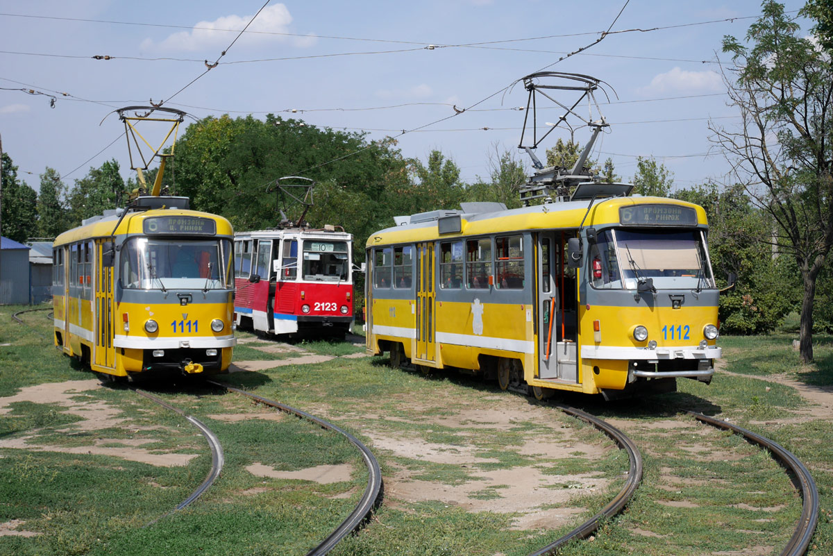Николаев, Tatra T3M.05 № 1112; Николаев, Tatra T3M.03 № 1111; Николаев, 71-605А № 2123