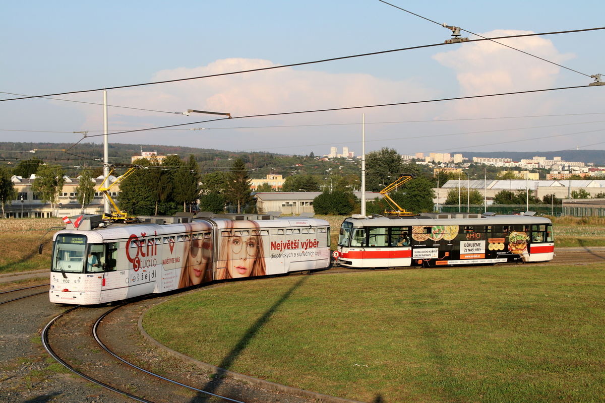 Брно, Vario LF2R.E № 1102; Брно, Vario LFR.E № 1598