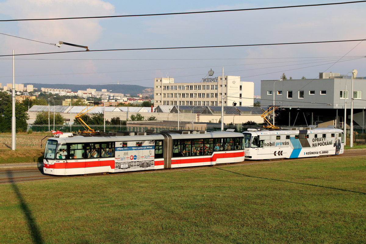 Брно, Vario LF2R.E № 1083; Брно, Vario LFR.E № 1605