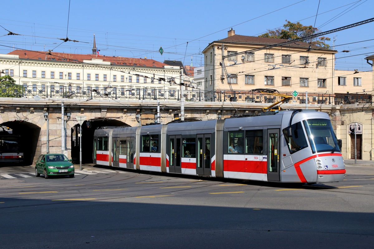 Брно, Škoda 13T Elektra № 1924