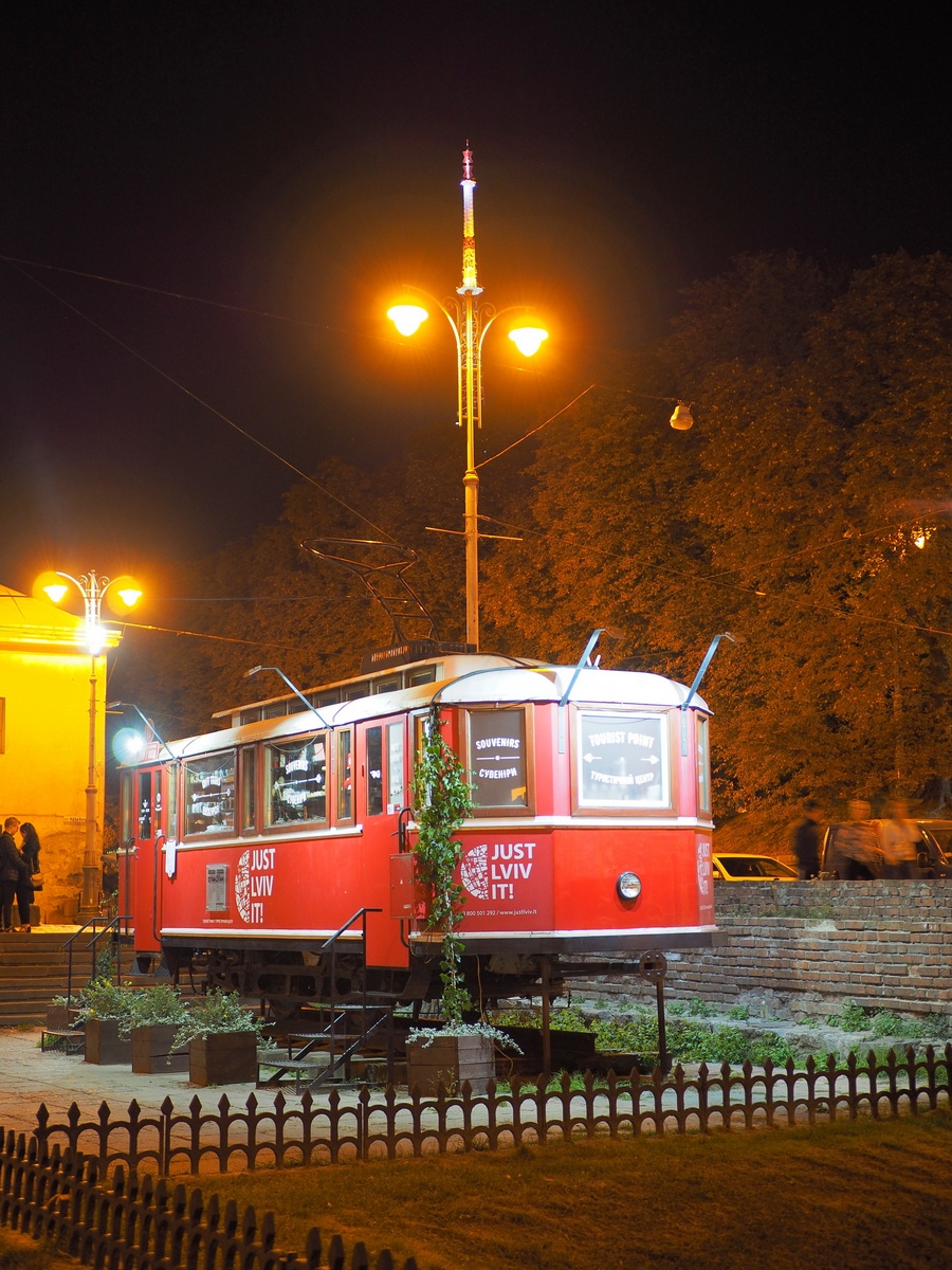 Львов, Двухосный моторный Graz/Siemens & Halske № 27; Львов — Реплика трамвая Sanok