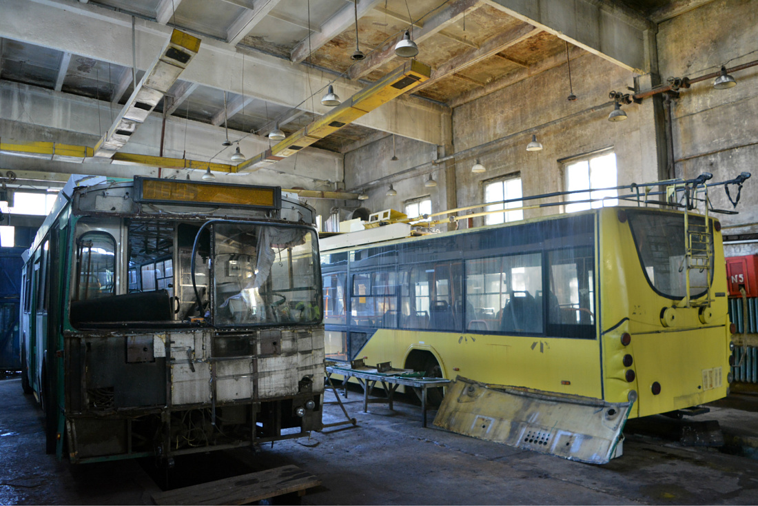 Vladivostok, ZiU-682G-016.02 Br. 242; Vladivostok — Trolleybuses' Maintenance and Parts Vladivostok, ZiU-682G-016.02 Br. 242; Vladivostok — Trolleybuses' Maintenance and Parts