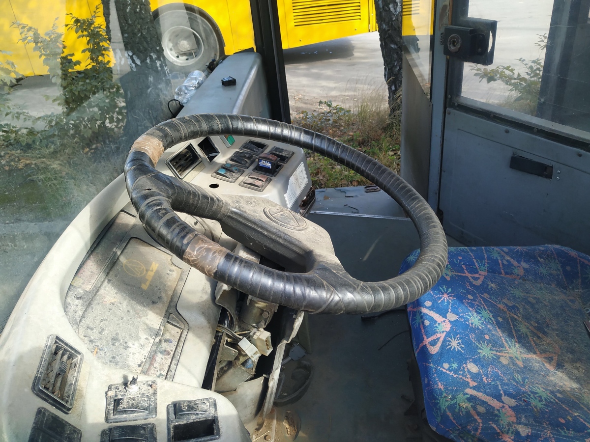 Львов, ЛАЗ E183D1 № 106