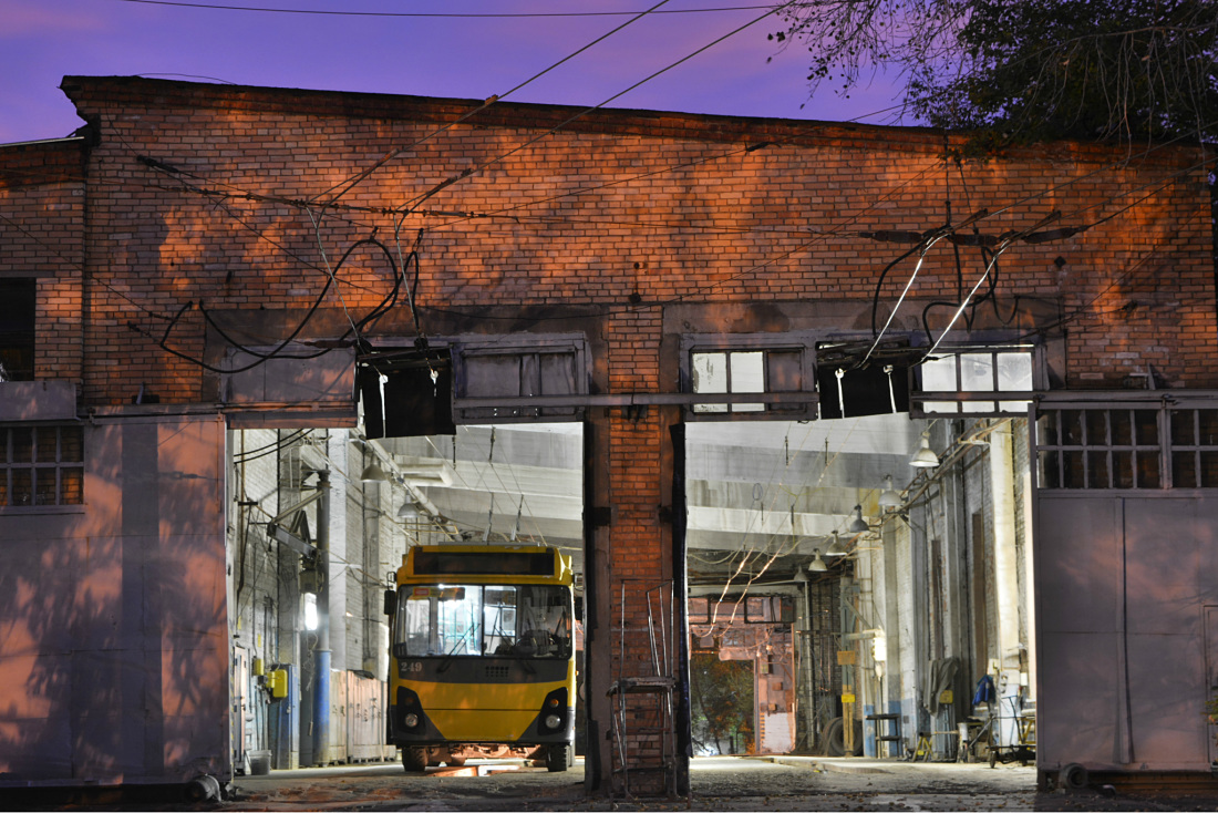 Владивосток, ЗиУ-682Г-016.02 № 249; Владивосток — Разные фотографии Владивосток, ЗиУ-682Г-016.02 № 249; Владивосток — Разные фотографии