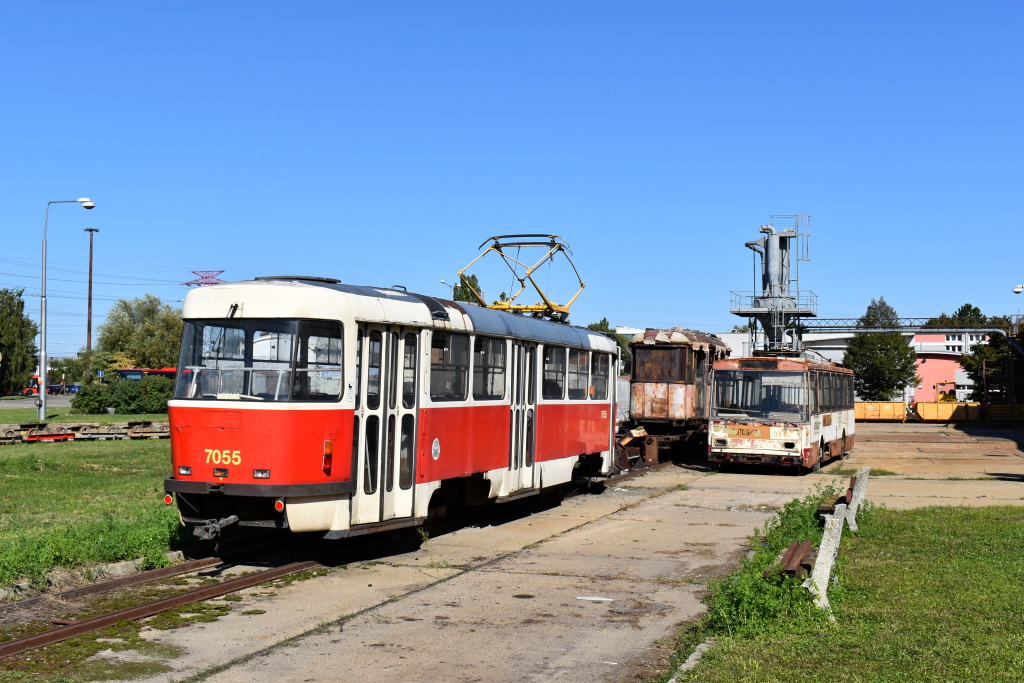 布拉迪斯拉发, Tatra T3SUCS # 7772; 布拉迪斯拉发, Škoda 14Tr01 # 8142 (6208); 布拉迪斯拉发 — Depot Open Doors Day 2019