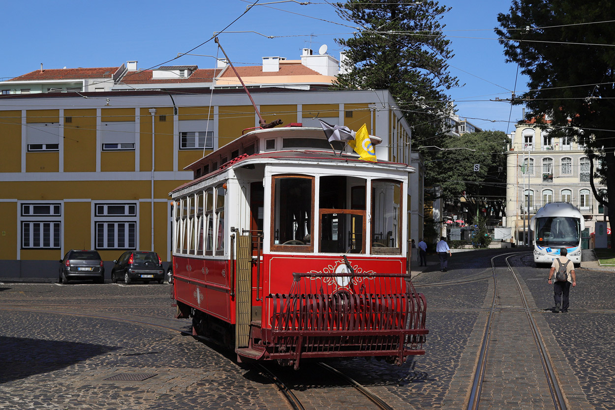 Лиссабон, Двухосный моторный St. Louis № 1; Лиссабон — Трамвай — Estação de Santo Amaro (депо); Лиссабон — Трамвай — Museu da Carris