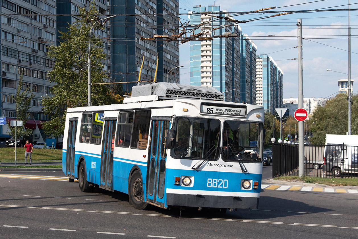 Москва, ЗиУ-682ГМ1 (с широкой передней дверью) № 8820
