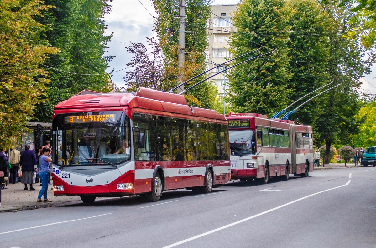 Ивано-Франковск, БКМ 321 № 221; Ивано-Франковск, Gräf & Stift 858 GE112 M16 № 185