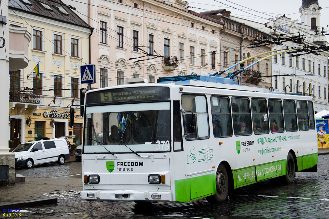 Черновцы, Škoda 14Tr17/7M № 379; Черновцы — Ремонт проспекта Независимости, изменение движения маршрутов 1, 5, 11.