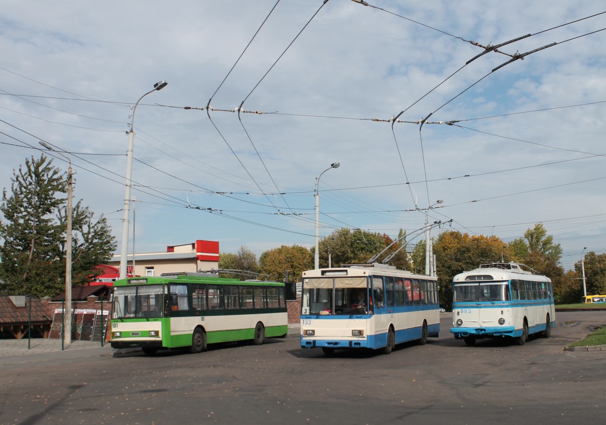 Ровно, Škoda 14Tr89/6 № 101; Ровно, Škoda 14Tr08/6 № 153; Ровно, Škoda 9TrH27 № 085