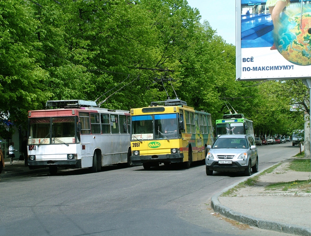 Днепр, ЮМЗ Т1Р (Т2П) № 2041; Днепр, ЮМЗ Т1Р (Т2П) № 2057