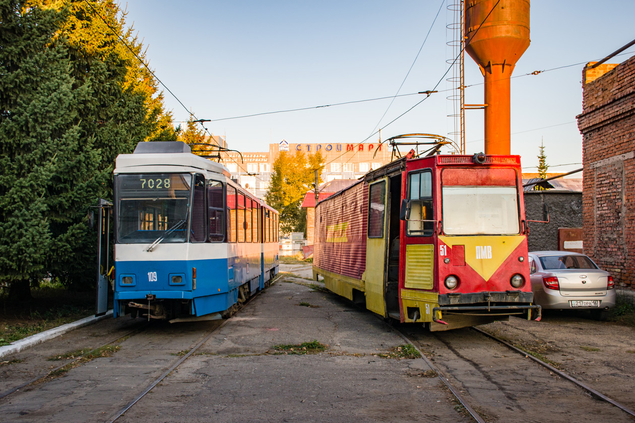 Ust-Kamenogorsk, Tatra KT4DtM č. 109; Ust-Kamenogorsk, 71-605 (KTM-5M3) č. 51
