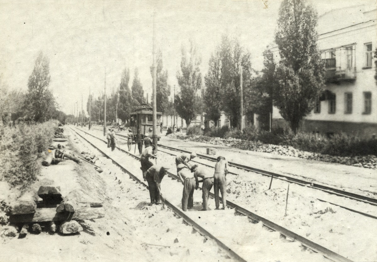 Днепр — Исторические фотографии: Линии, контактная сеть и инфраструктура; Днепр — Исторические фотографии: Трамвай; Днепр — Строительство, реконструкции и ремонты