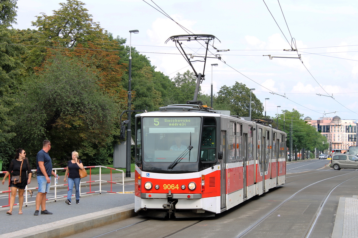 Praha, Tatra KT8D5R.N2P № 9064