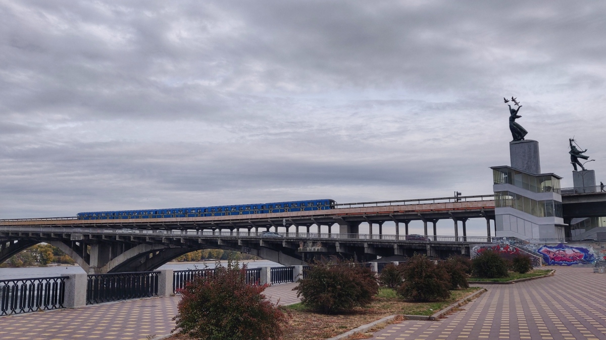 Киев — Метрополитен — Святошинско-Броварская линия