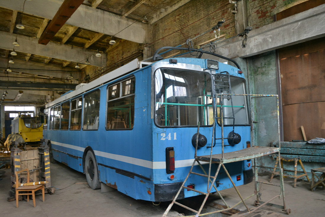 Владивосток, ЗиУ-682Г-016.02 № 241