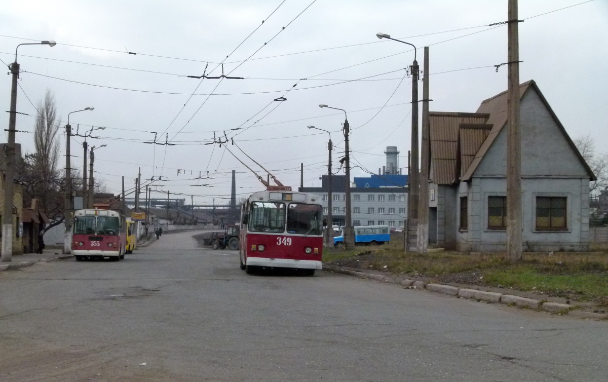 Алчевск, ЗиУ-682Г [Г00] № 355; Алчевск, ЗиУ-682В-012 [В0А] № 349; Алчевск — Троллейбусная сеть и инфраструктура