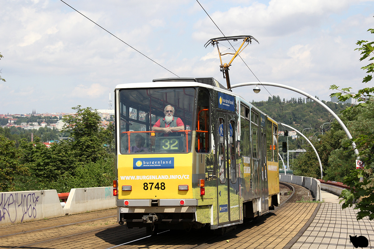 Prága, Tatra T6A5 — 8748