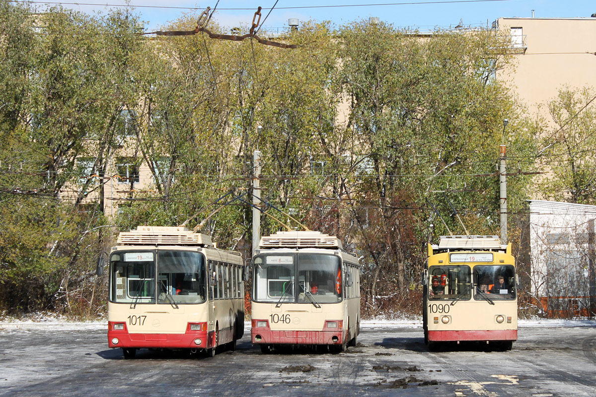 Челябинск, ЛиАЗ-5280 (ВЗТМ) № 1017; Челябинск, ЛиАЗ-5280 (ВЗТМ) № 1046; Челябинск, ЗиУ-682Г10 № 1090